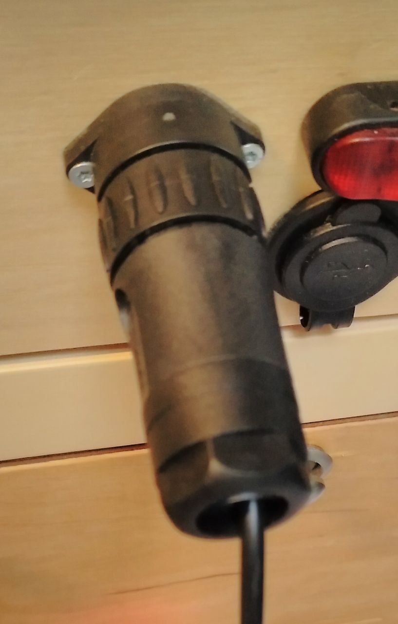 Amphenol eingesteckt