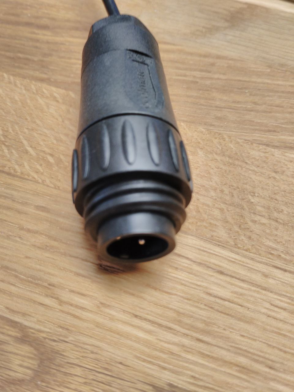 Amphenol Stecker