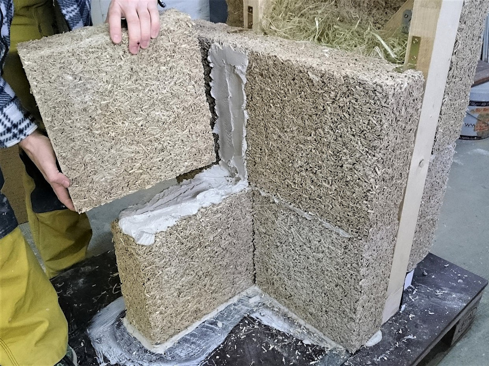 Mauern mit Hanfkalk Steinen