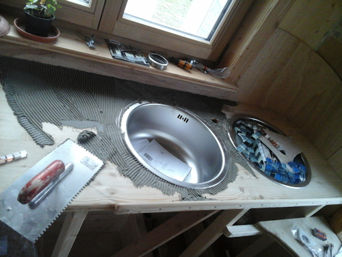 Vorbereitung der Kunst um die Spüle