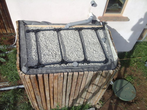 Pflanzkläranlage befüllt